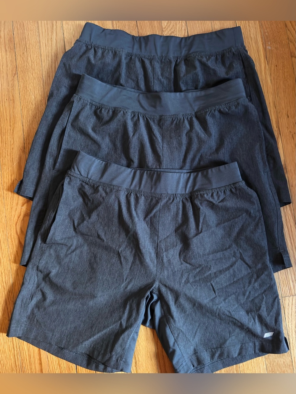 Pack of 3 Amazon Essentials Men's Performance Stretch Woven Athletic Shorts, 7“